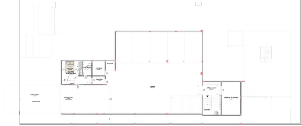 Planta do subsolo com garagem, rampa, quarto de funcionário, casa de máquinas e acesso ao elevador