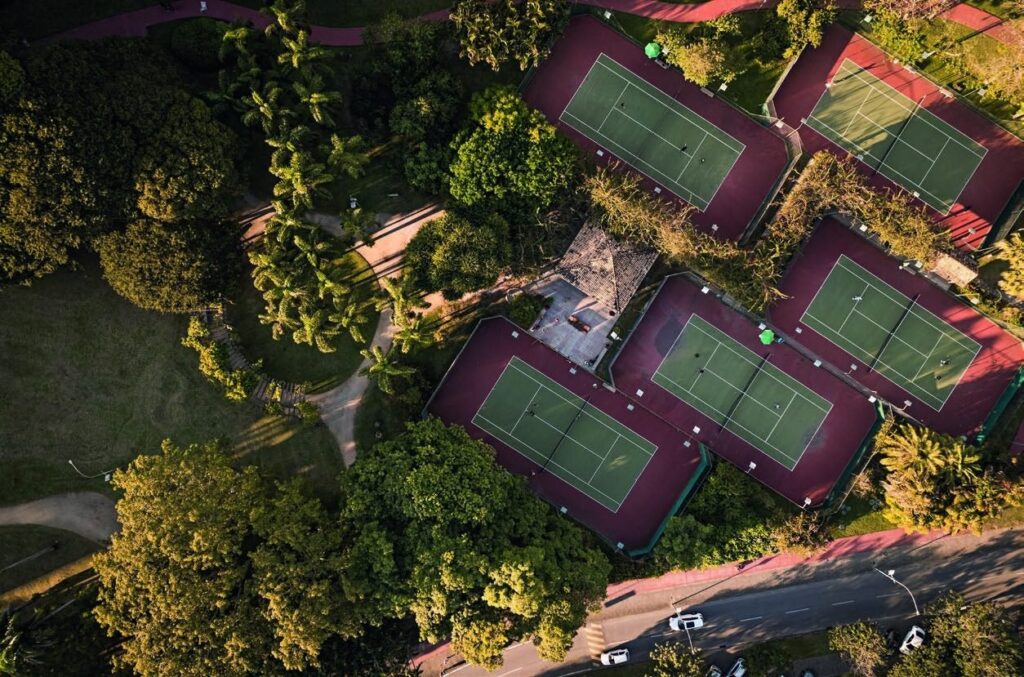 Quadras esportivas ao ar livre da Península