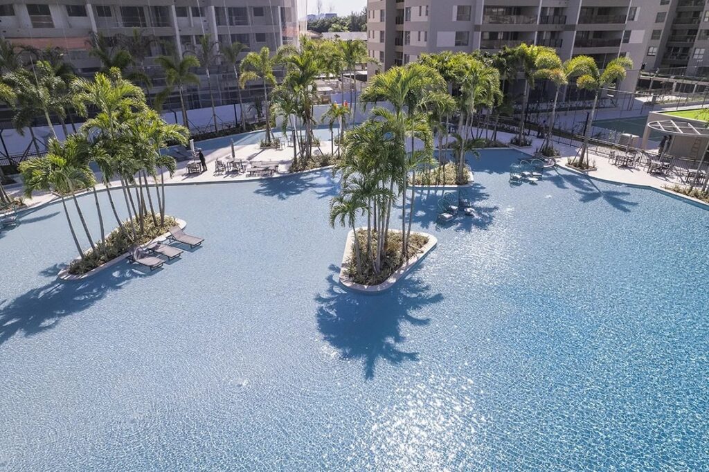 Prainha de areia com deck molhado do Orygem Acqua Home