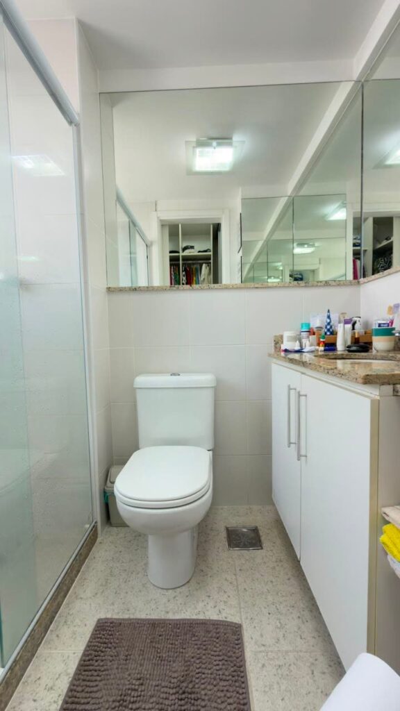 Banheiro social do apartamento no Reserva Jardim