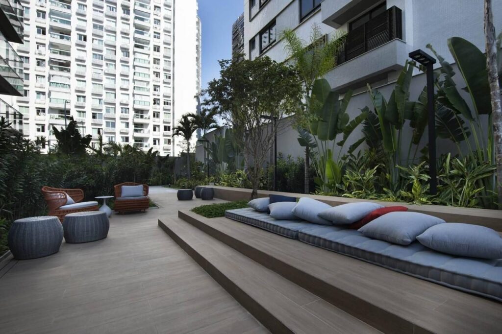 Deck lounge do Wave by Yoo